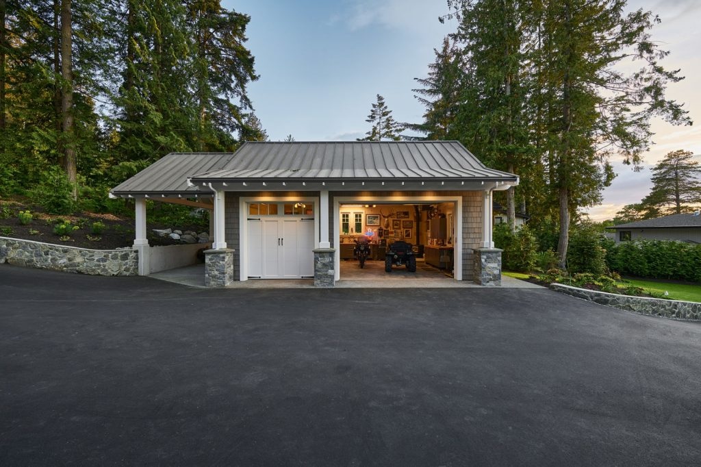 separate garage with open door